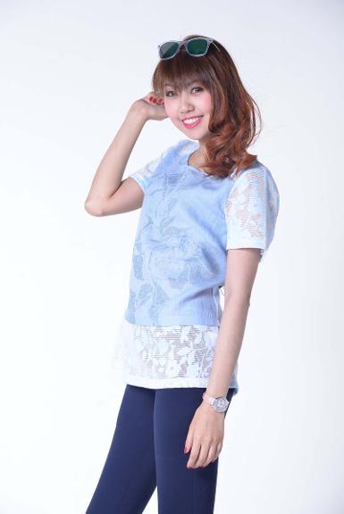 เสื้อลินินหลังผ้ายืดพิมพ์ลายดอกไม้ แต่งแขนและด้านล่างลายฉลุ ( NO.40109)