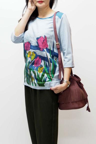 เสื้อลินินหลังผ้ายืดพิมพ์ลายดอกทิวลิปส์ (NO.40242)